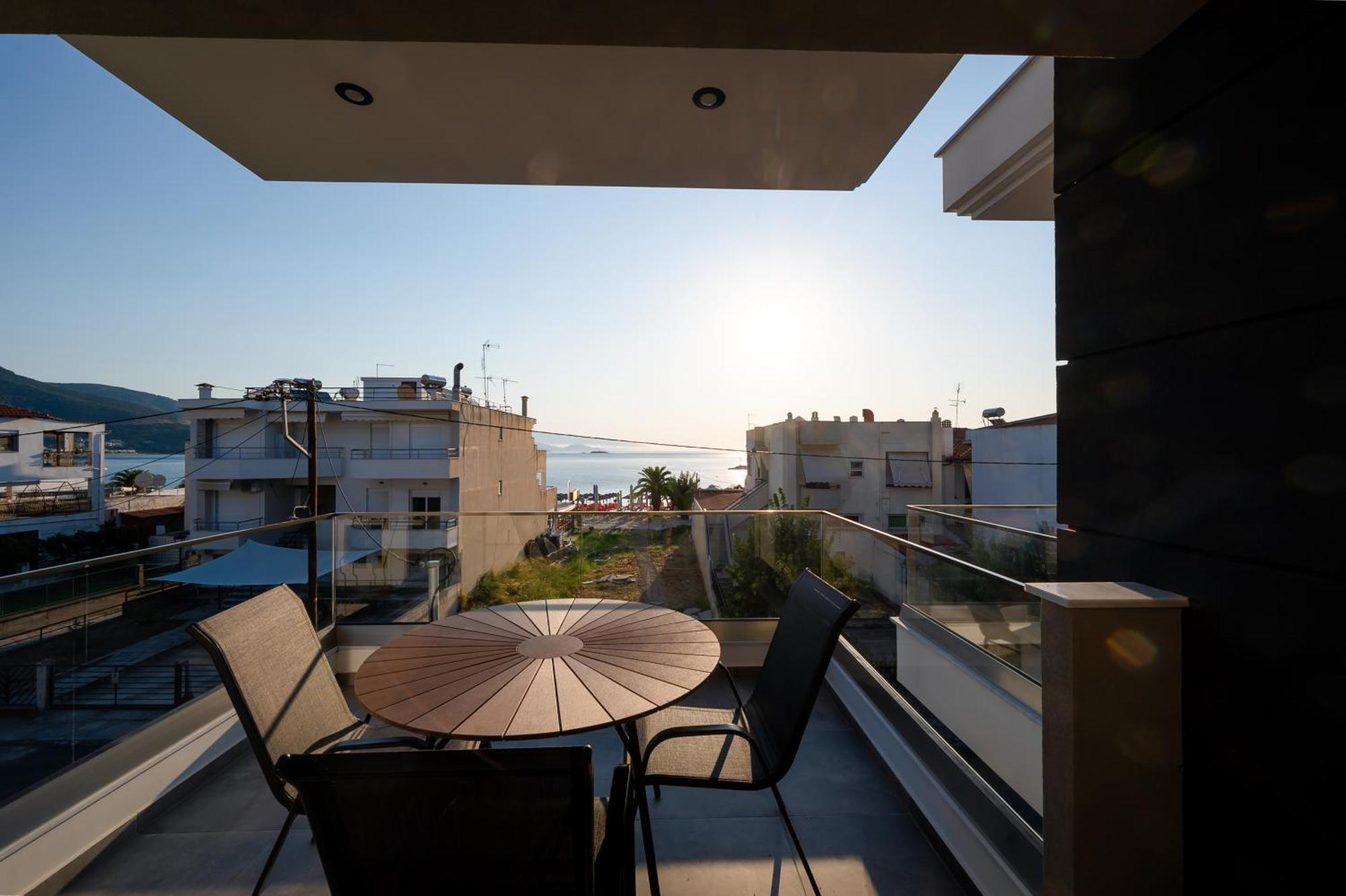 Blue Wave Luxury Suites Nea Iraklitsa Camera foto
